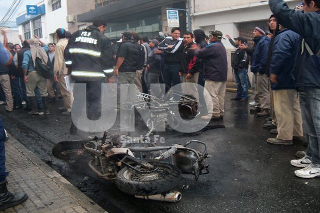 Le imputan daños y tenencia de armas a Emanuel Araya