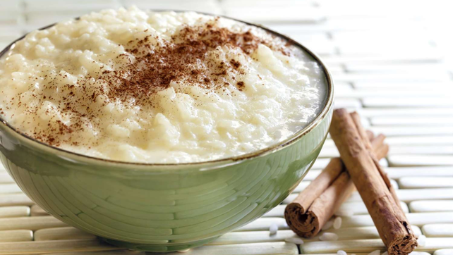 El arroz con leche es un postre clásico e infaltable durante el invierno
