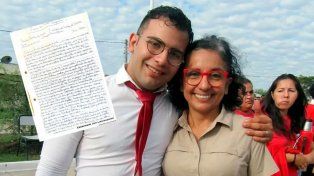 Este jueves, desde la Comisaría 6° de Resistencia, se difundió una nueva carta de Marcela Acuña, pero esta vez dirigida a su esposo, Emerenciano Sena. En el escrito, la ex precandidata a intendenta de la capital chaqueña aseguró que encubrió el femicidio de su nuera y volvió a inculpar a su hijo del crimen.&nbsp;