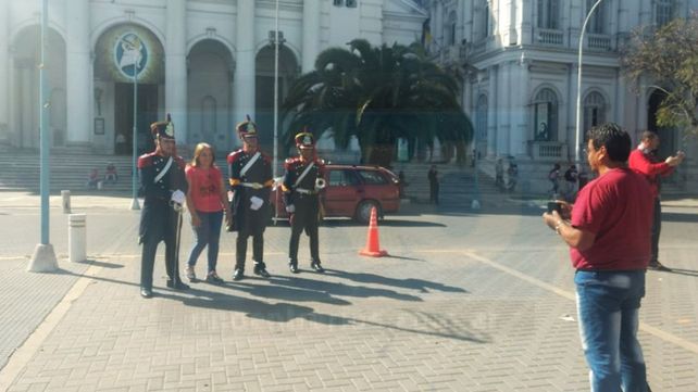 Granaderos instalaron museo móvil en plaza 1° de Mayo para revalorizar la historia