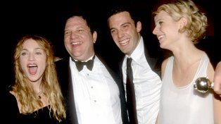 Harvey Weinstein abrazado a Madonna y posando feliz con Gwyneth Paltrow, cuando era impensado que sería procesado por agresión sexual y violación.