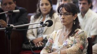 G&oacute;mez viol&oacute; a mi hija y la oblig&oacute; a tener un hijo para que se quedara