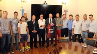 El gobernador recibió al plantel de Colón que logró el ascenso a Primera División