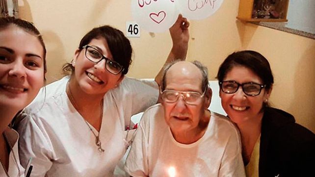 Fue al hospital para no estar solo el día de su cumpleaños