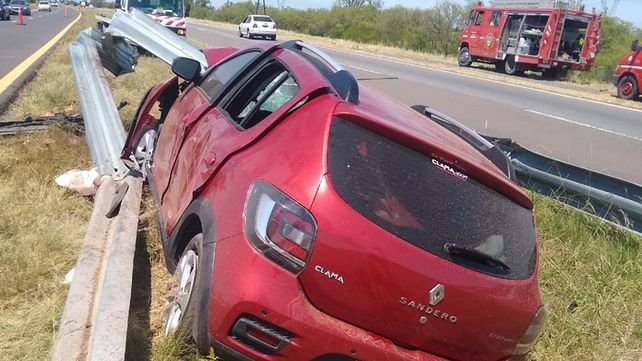 Vuelco en RN12: murió una mujer y dos personas resultaron heridas