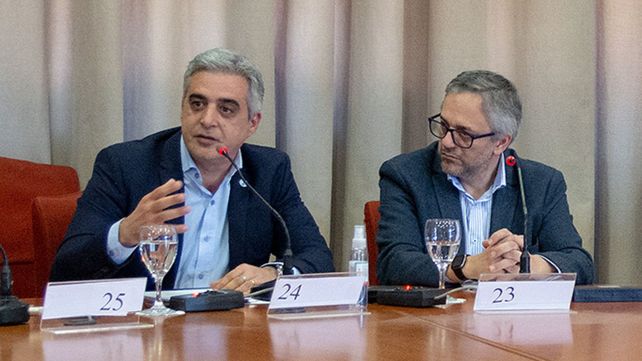 El rector de la UNR, Franco Bartolacci, presente en el encuentro en la UNC.
