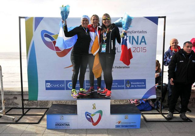 Elvira Mendiburu en el podio