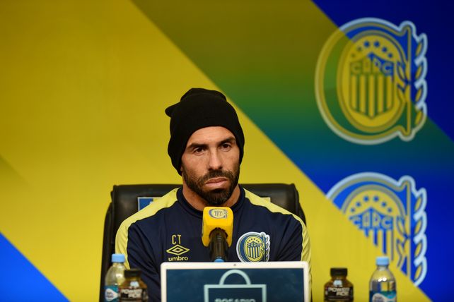 Tevez consideró que hay que armar un equipo nuevo y que por la situación política es un problema.