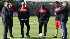 Se define el futuro. El presiente Ignacio Astore y el mánager deportivo Julio Saldaña aceleran la elección del nuevo entrenador. Ante el rojo, Taffarel seguirá en el banco. Se define el futuro. El presiente Ignacio Astore y el mánager deportivo Julio Saldaña aceleran la elección del nuevo entrenador. Ante el rojo, Taffarel seguirá en el banco.