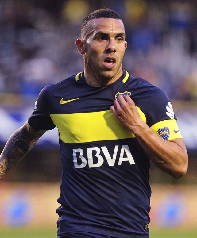Una de cal y una de arena. Carlos Tevez marcó el primer gol y luego lo expulsaron.