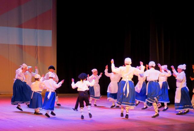 Talleres gratuitos de danzas vascas en la Asociación Urrundik
