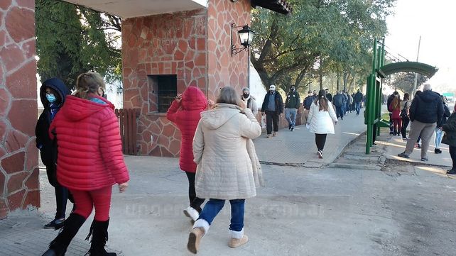 Vacunas: no harán combinaciones para completar segunda dosis