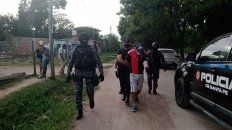 Los allanamientos tuvieron lugar en dos barrios de Roldán y los tres detenidos tenían antecedentes. Los allanamientos tuvieron lugar en dos barrios de Roldán y los tres detenidos tenían antecedentes.