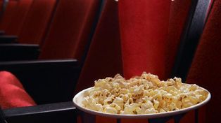 A juicio por pegarle a un hombre que hacía ruido comiendo pochoclos en el cine