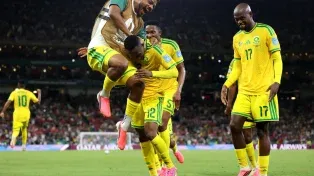 Sudáfrica le ganó 1 a 0 a Corea del Sur con gol de Thapelo Maseko y clasificó.