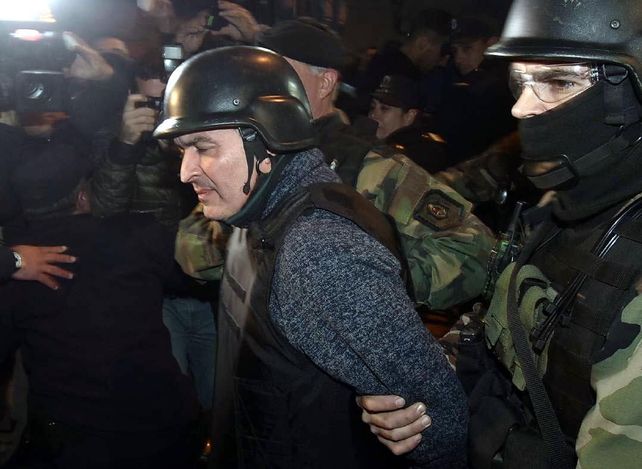 López se golpea la cabeza contra la pared y grita antes de declarar ante el juez Rafecas