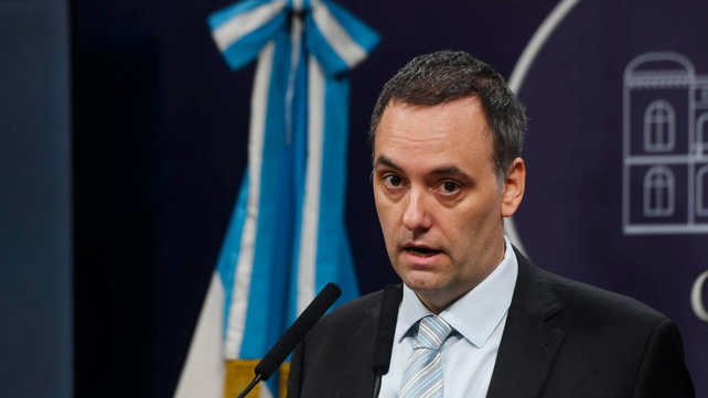 El vocero Manuel Adorni salió al cruce de la central obrera.