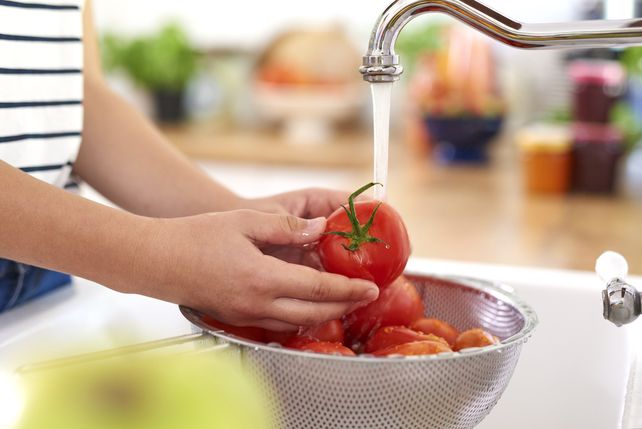 Bien lavadas. Las frutas y verduras deben higienizarse siempre en forma correcta antes del consumo&nbsp;