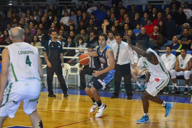 Echagüe volvió a sorprender y derrotó a Atenas en el Butta