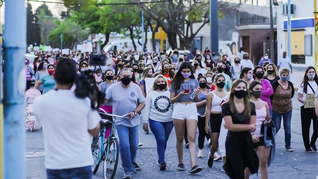 Un pueblo conmovido marchó y pidió justicia por el femicidio de Florencia