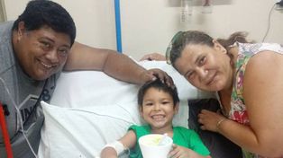 Un matrimonio de policías salvó a un niño de cinco años