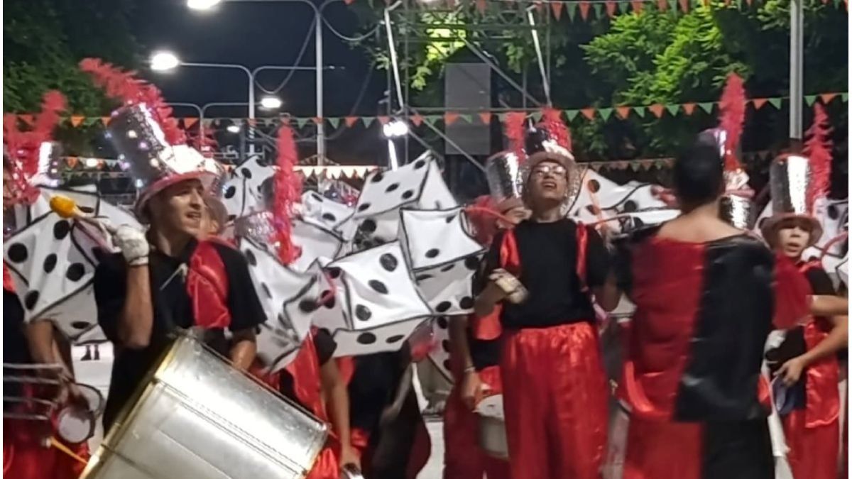 El Carnaval de Paraná celebró la tercera noche y se prepara para el cierre