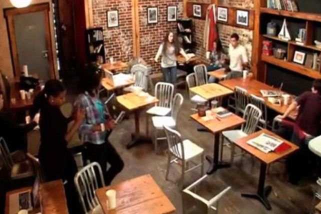 Como en Carrie: la macabra broma que asustó a los clientes de un bar