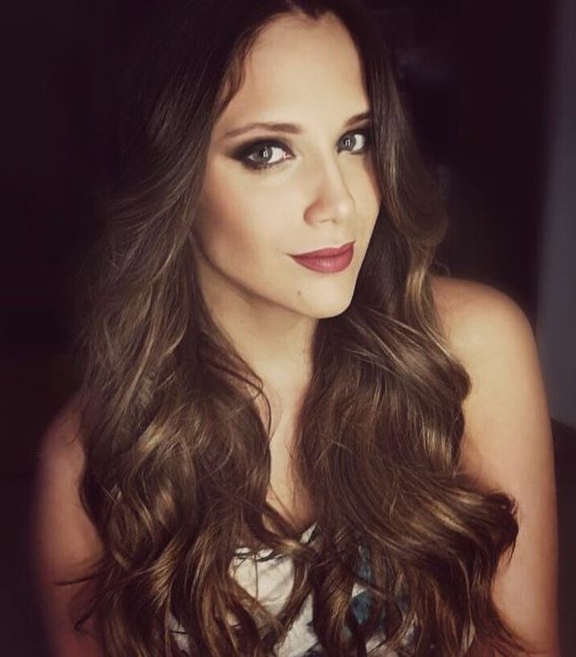Barbie Vélez se pasó al bando de las morochas y lo celebró con fotos sensuales