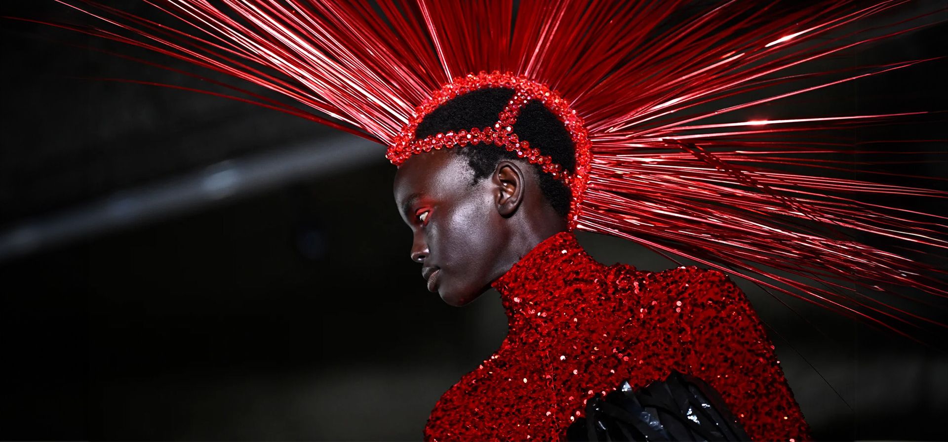 Una modelo con una creación de Germanier desfila en la pasarela de la semana de la moda de París, Francia. Fotografía: Julien de Rosa/AFP/Getty Images Una modelo con una creación de Germanier desfila en la pasarela de la semana de la moda de París, Francia. Fotografía: Julien de Rosa/AFP/Getty Images