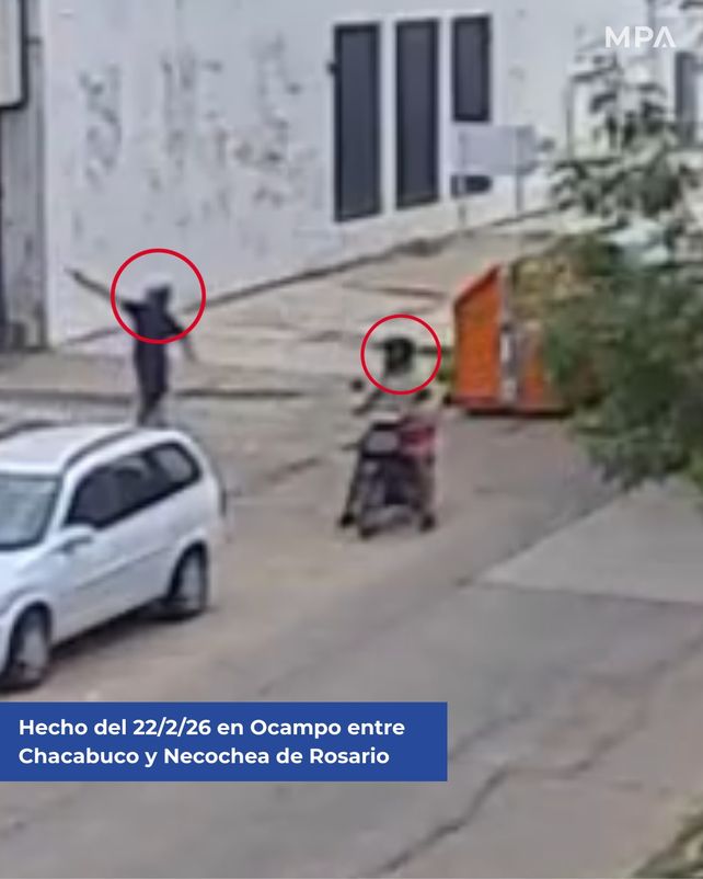El momento en que el pistolero efectúa los disparos que terminaron hiriendo a un vecino inocente