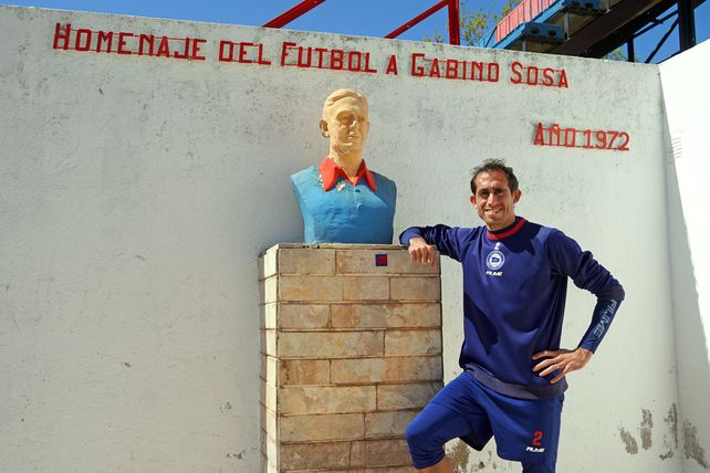 Paulo Killer. El referente Charrúa junto a la imagen de Gabino Sosa.