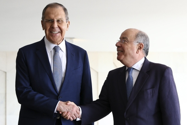Lavrov se saluda con su par brasileño