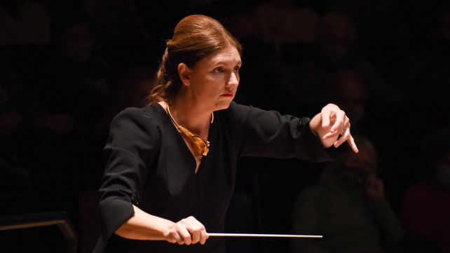 Lucía Zicas dirige por primera vez la Orquesta Sinfónica Provincial para El barbero de Sevilla