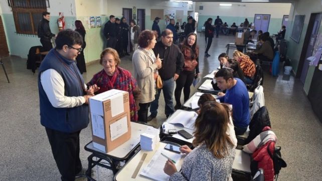 En Viedma las elecciones se desarrollaban con gran afluencia de votantes.