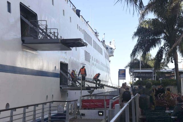 La biblioteca flotante más grande del mundo llegó a Rosario y se podrá visitar desde mañana