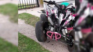 El cuerpo fue encontrado&nbsp; junto al cuatriciclo en calle Enrique Mihura, en Paraná. El menor de edad no llevaba casco