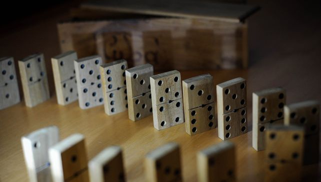Cómo se juega al dominó: reglas y pasos de un entretenimiento milenario