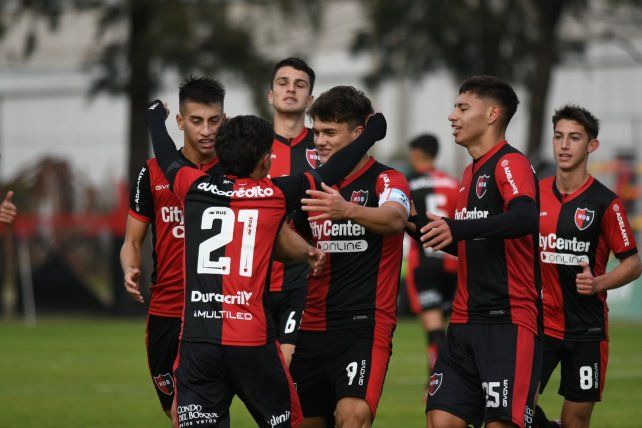 Un éxito. Los pibes leprosos gritan un gol en la primera edición del torneo en 2022.