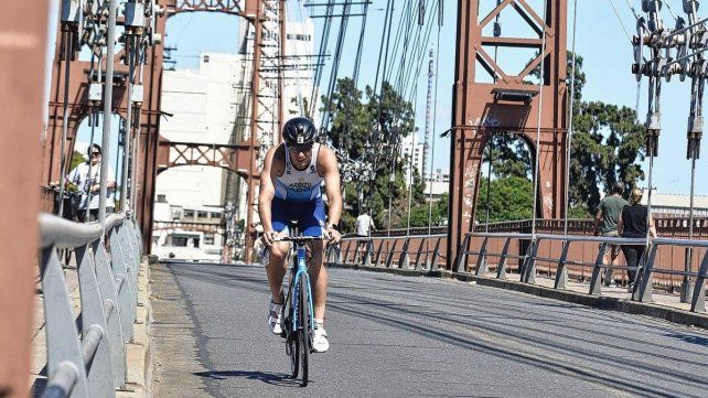El puente Colgante fue uno de los lugares utilizados para la Copa Argentina de Triatlón.