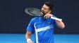 djokovic le gano a monfils en brisbane y extendio su gran paternidad