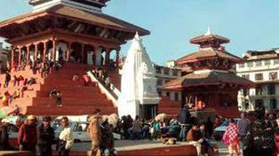 Impactantes imágenes de los edificios históricos devastados por el terremoto en Nepal