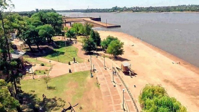 Dos rescates debieron efectuar los guardavidas en playa Los Sauces de Concordia.