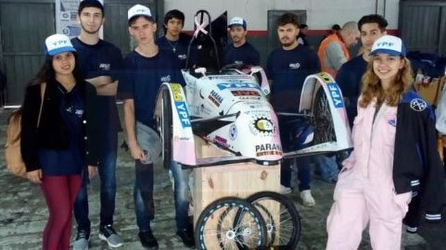 ¡Hay equipo!.Desde que empezaron a construir el vehículo primó el entusiasmo entre los estudiantes.