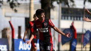 Jerónimo Russo es extremo y fue citado para integrar el plantel de Newells por primera vez