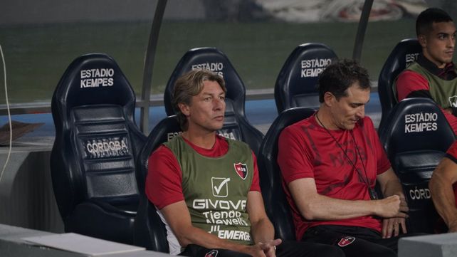 Gabriel Heinze se fue preocupado del Kempes. El DT de Newells igual sigue creyendo.