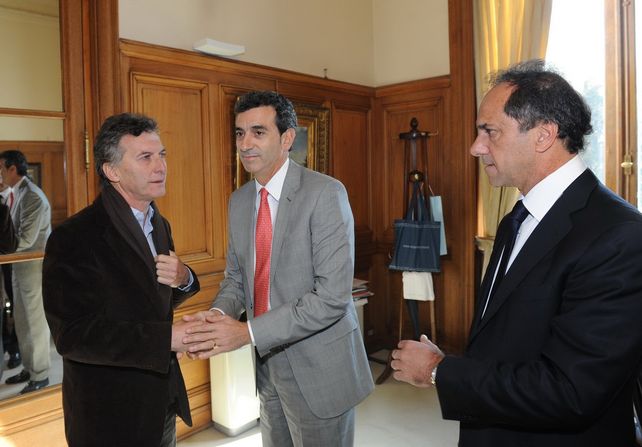 Florencio Randazzo junto a Mauricio Macri y Daniel Scioli. (Foto de archivo)