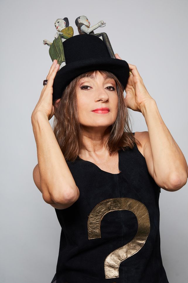 Hilda Lizarazu invita a bailar al público con su Antigua modernidad
