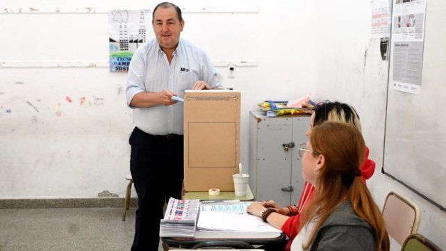 El intendente Juan Pablo Poletti votó esta mañana El intendente Juan Pablo Poletti votó esta mañana