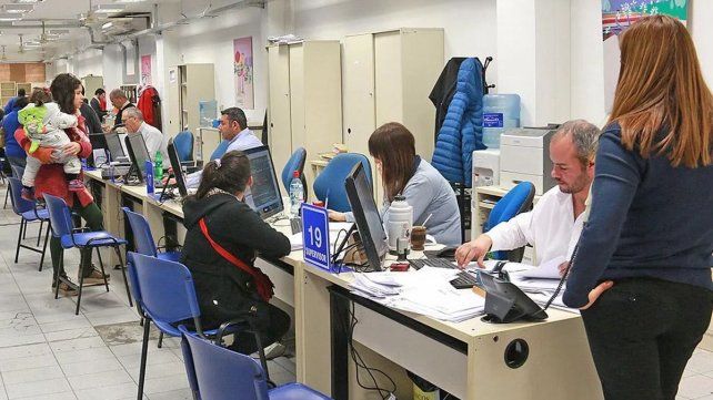 Vía DNU, Javier Milei eliminó el día no laborable del Trabajador del Estado Vía DNU, Javier Milei eliminó el día no laborable del Trabajador del Estado