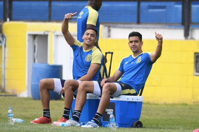 Los futbolistas de Central le ponen buena onda al último día de entrenamiento. Tendrán un mes de descanso.
